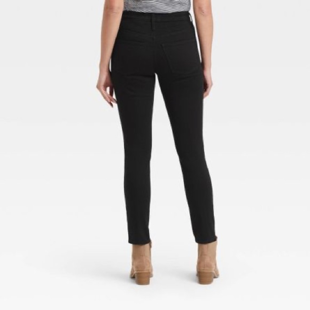 Universal Thread™ Women's High-Rise Skinny Jeans - Black